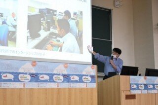 各学科教員や、在学生が各学科の特色や学びについて紹介している様子