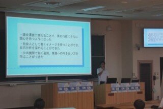 各学科教員や、在学生が各学科の特色や学びについて紹介している様子