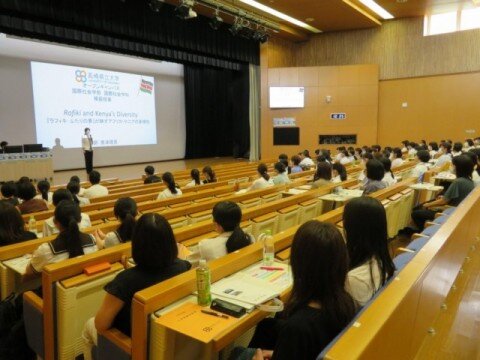 国際社会学科 模擬授業の様子
