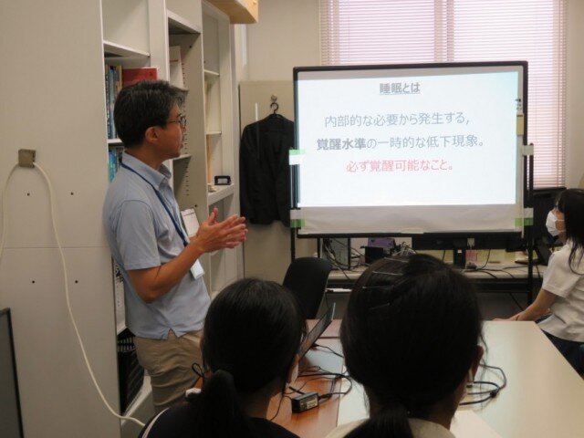 栄養健康学科 研究紹介の様子