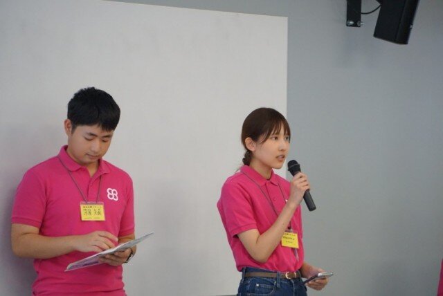 学生広報スタッフから学生生活について紹介している様子