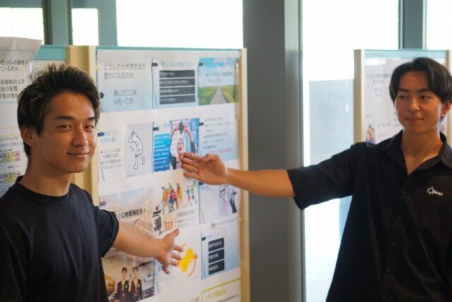 ゼミやサークルのポスターを展示したエリアの様子