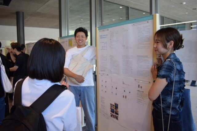 学生から直接、話を聴く様子