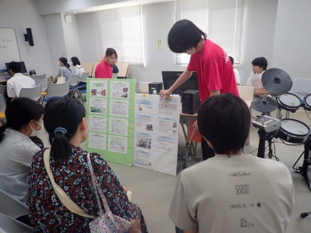 研究室紹介の様子