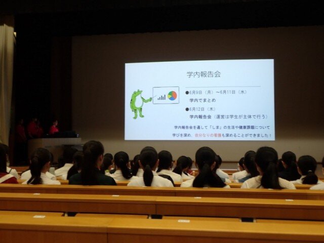 学生による大学生活等の紹介の様子