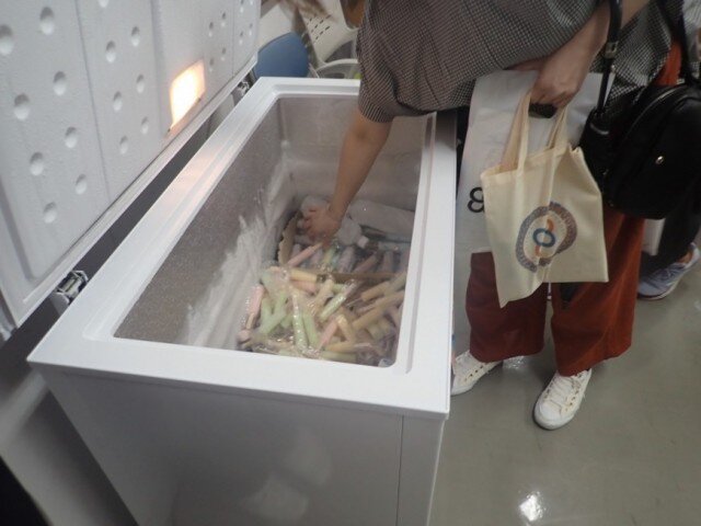 アイス無料配付の様子