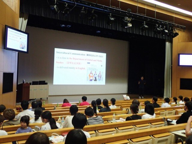 国際社会学科 模擬授業の様子