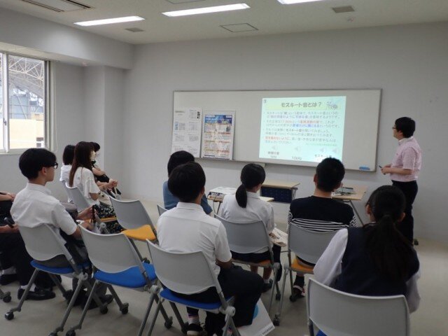 情報システム学科 研究紹介の様子