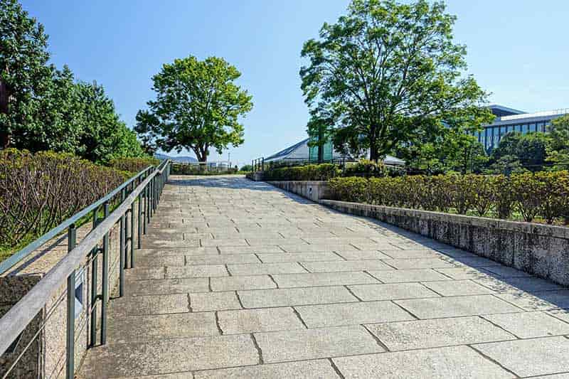 水辺の森公園へのスロープ